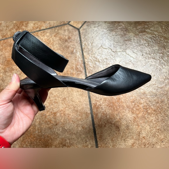 Tahari Black Heel - Picture 6 of 12